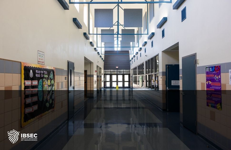 Breach na Frontline Education expõe dados sensíveis