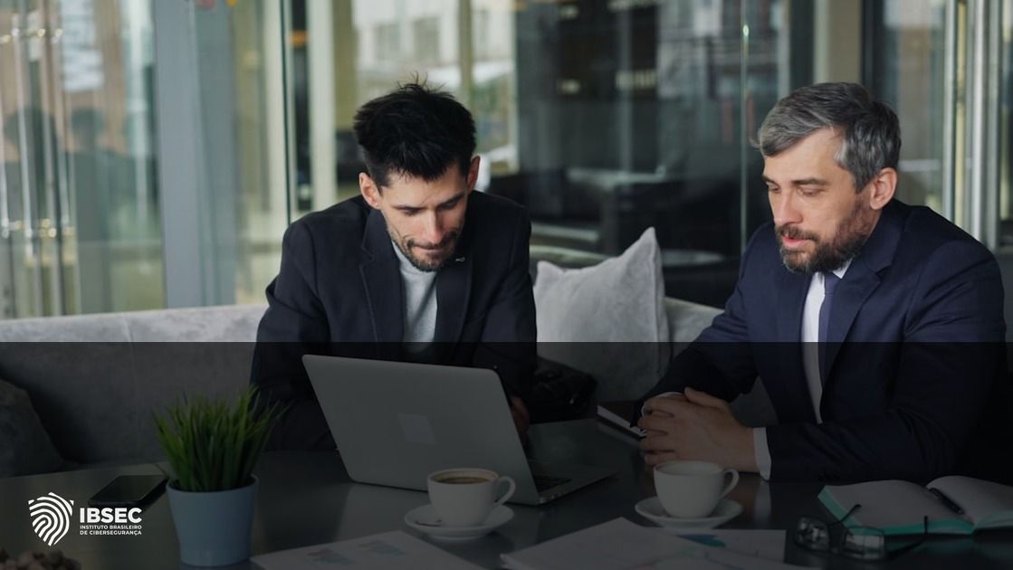 Compliance e AML no BTG Pactual: Desafios e Capacitação