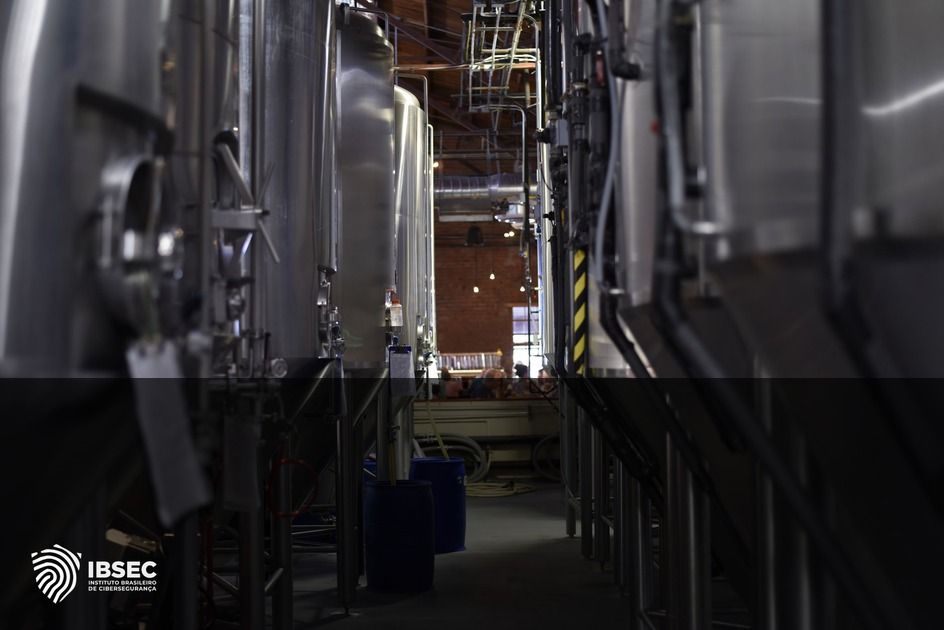Ransomware em manufaturas: ataque à AB InBev expõe riscos