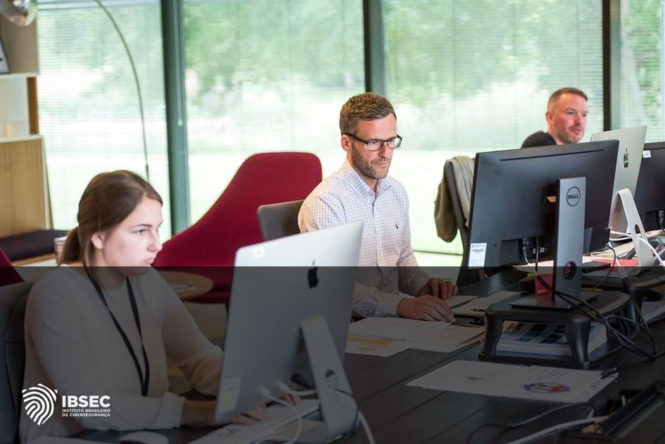 Vulnerabilidade Oracle PeopleSoft: Alerta ShinyHunters