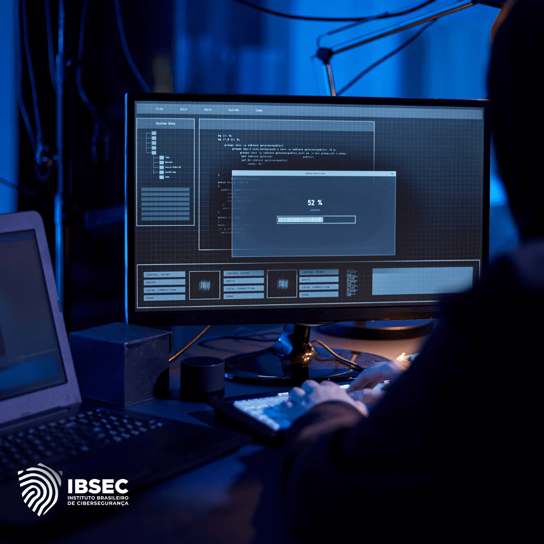 Uma pessoa trabalha em um ambiente de segurança cibernética, digitando em um teclado diante de um monitor que exibe gráficos e códigos em um ambiente escuro e tecnológico. Na tela, há uma barra de progresso que mostra 52% concluído. No canto inferior esquerdo, há o logotipo do Instituto Brasileiro de Cibersegurança (IBSEC).