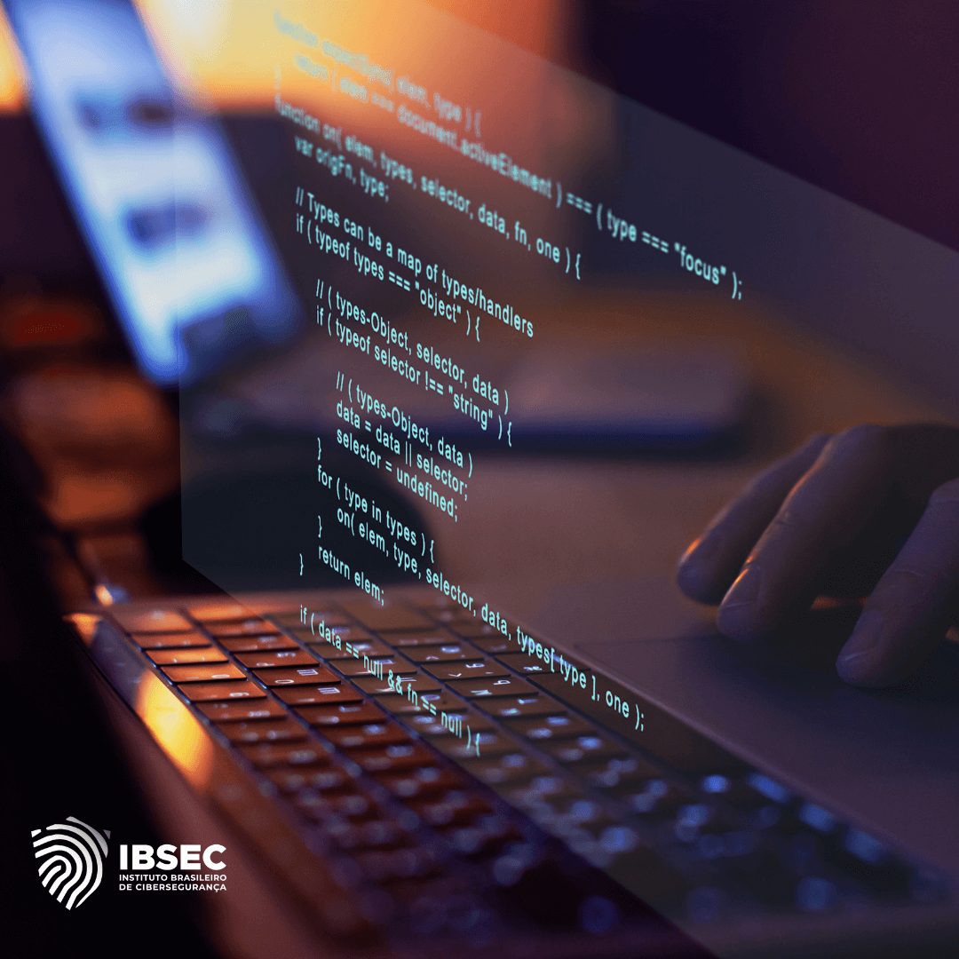 Imagem mostrando um teclado de laptop com uma tela refletindo código de programação. Um par de mãos está visível, sugerindo que alguém está digitando. No canto inferior esquerdo, está o logotipo do IBSEC (Instituto Brasileiro de Cibersegurança). A imagem evoca o tema de programação e segurança cibernética.