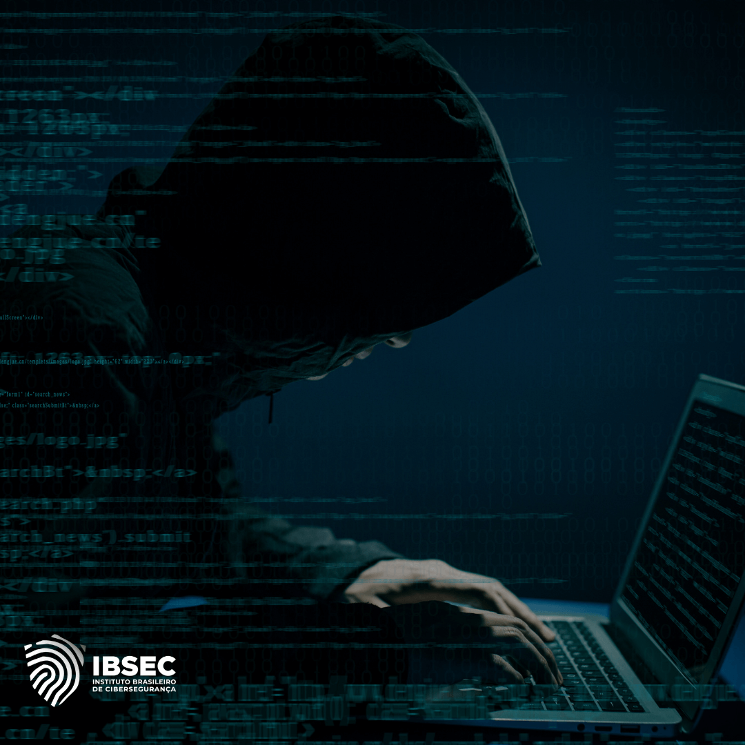 Um indivíduo usando um capuz, trabalhando em um laptop em um ambiente escuro, com linhas de código e dados binários sobrepostos na imagem. No canto inferior esquerdo, o logotipo do IBSEC - Instituto Brasileiro de Cibersegurança.