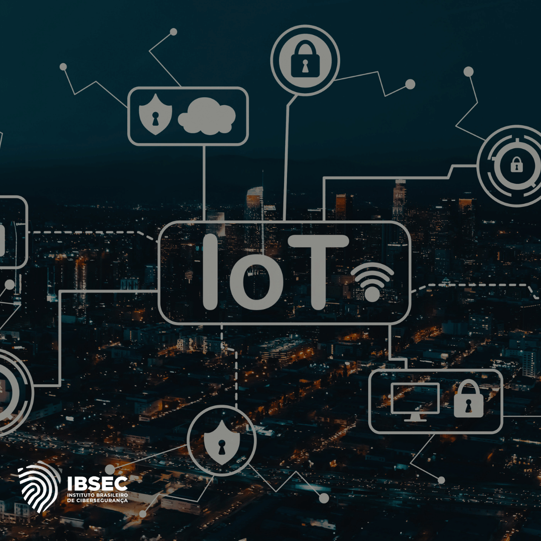 Imagem de uma cidade iluminada à noite, com ícones representando dispositivos e elementos de segurança conectados em rede sobrepostos à paisagem. No centro, está a palavra "IoT" (Internet das Coisas), cercada por ícones de cadeados, nuvem e escudos, simbolizando a proteção e a conectividade de dispositivos IoT. A imagem destaca a importância da segurança cibernética no contexto da Internet das Coisas. No canto inferior esquerdo, o logotipo do IBSEC – Instituto Brasileiro de Cibersegurança.